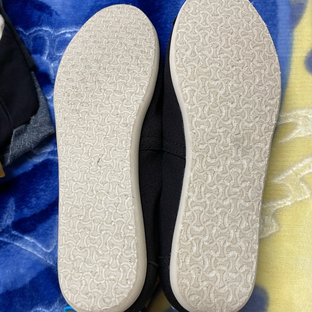 Toms
